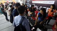 Proses pembayaran di kasir.