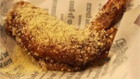 Menyebut chicken wings tak bisa meninggalkan Wingstop. Salah satu varian yang patut dicicip adalah Garlic Parmesan. Meski begitu ada juga rasa Louisiana Rub, Lemon Pepper dan Teriyaki. Foto: Istimewa