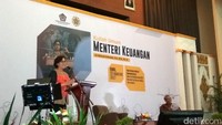 Sri Mulyani juga menyambangi Universitas Gadjah Mada (UGM). Dia memberikan kuliah umum kepada para akademisi dan juga para mahasiswa terkait dengan APBN.