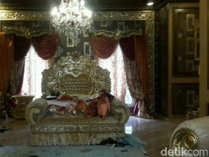 Mewah! Kamar Tidur Bos First Travel Bak Singgasana Raja dan Ratu