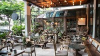 Jika Anda penggemar kopi, tunggu apa lagi? Casa Lapin bisa menjadi pilihan tempat nyaman buat yang ingin menikmati secangkir kopi sempurna  dengan buku disaat sore.
