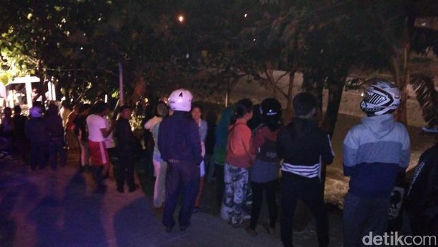 Pencarian dua pekerja bangunan yang tenggelam di Sungai Cimanuk, Garut.