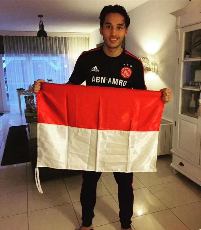 Pemain timnas sepakbola Indonesia lain yang berwajah ganteng adalah Ezra Walian. Ezra merupakan pemain naturalisasi yang sebelumnya tinggal di Belanda dan sekarang berada di bawah grup U-22. Foto: Instagram