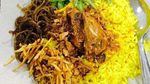 Mau Sarapan Apa? Yuk, Coba 7 Racikan Nasi Kuning Berlauk Komplet Ini!
