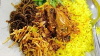 Racikan nasi kuning Ambon ini memakai buncis tumis yang renyah gurih. Kering kentang dan ayam yang berbumbu gurih jadi pelengkap yang pas.Foto: Istimewa