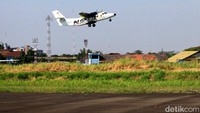 Uji terbang kedua ini kembali dipiloti Kapten penerbang Esther Gayatri Saleh.