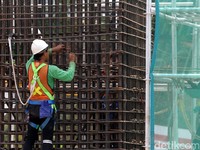 Saat LRT dan Kereta Cepat Mengalah Demi Kemacetan di Cikampek