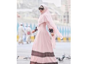 Lagi di Eropa, Syahrini Tak Hadir di Sidang Bos First Travel