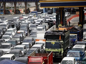 Tol Jakarta-Cikampek Masih Macet, Kok Tarifnya Mau Dinaikkan?