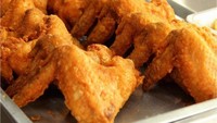 Chicken wings buatan Eng Kee mirip Yan Fried Bee Hoon daris egi rasa, harga maupun kualitas. Hanya saja waktu antre di sini lebih sebentar. Foto: Istimewa