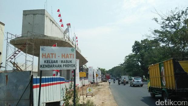 Ini Proyek Perlintasan Kereta yang Membuat Jalan Daan Mogot Ditutup