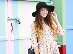 Gadis Cantik Ini Raup Puluhan Miliar Berkat YouTube