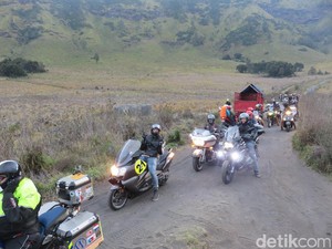 Motor Sempat Hisap Debu, Baiker Lanjutkan Perjalanan