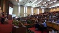 Sri Mulyani mengatakan, masyarakat saat ini harus mengerti dan paham terkait dengan APBN. Sebab, uang yang jumlahnya ribuan triliun merupakan uang masyarakat. Hal itu disampaikan saat memberikan kuliah umum di UGM.