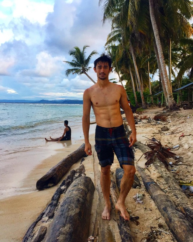 Pemain timnas sepakbola asal Indonesia tidak kalah tampan dari negara lainnya. Tengok saja pesepakbola blasteran Gavin Kwan yang bukan hanya ganteng tapi juga bertubuh atletis. Foto: Instagram