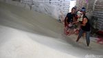 Harga Beras Dipatok, Begini Suasana Pasar Induk Cipinang