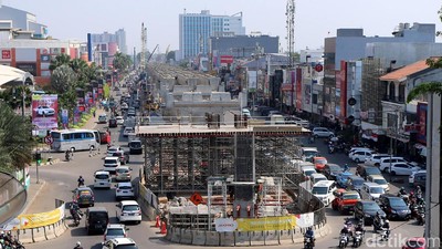 Foto: Top! Beton Jalur LRT Sudah Membelah Kelapa Gading