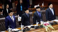 Sidang paripurna ini dipimpin oleh Wakil Ketua DPR Taufik Kurniawan. Pimpinan DPR lain yang hadir ialah Fadli Zon, Fahri Hamzah, dan Agus Hermanto.