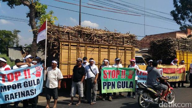 sopir truk tebu di Pati demo
