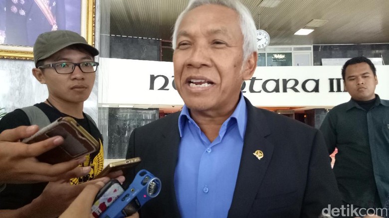 DPR Perpanjang Pembahasan Revisi UU Terorisme hingga Desember DPR Perpanjang Pembahasan Revisi UU Terorisme hingga Desember