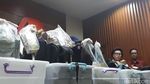 Foto: Ini Duit SGD, USD dan Euro Bukti Kasus Suap Dirjen Hubla