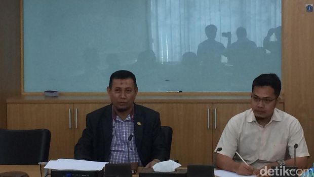 Warga Lauser dan Manggarai Beri Bunga 'Penyemangat' ke DPRD DKI