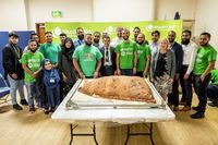 20 Muslim di London Berhasil Pecahkan Rekor Samosa Terbesar di Dunia