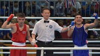 Keping emas ke-16 kontingen Indonesia disumbangkan oleh  petinju asal  Sulawesi Selatan, Aldoms Sugoro. Dia berhasil mengalahkan petinju Thailand, Tanes Ongjunta, di final kelas 62kg. (Adek Berry/AFP)