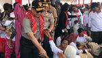 Kapolri Kunjungi Korban Sinabung
