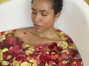 Tentang Mandi Rempah Usai Melahirkan