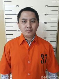 Andika Surachman di tahanan / 