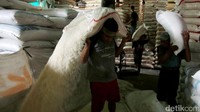Mulai 1 September mendatang, pedagang harus menyesuaikan harga eceran tertinggi (HET) beras yang ditetapkan pemerintah.