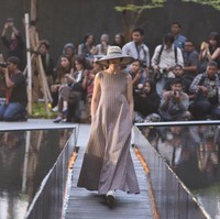 Desainer Edward Hutabarat mengadakan Pameran dan fashion show yang bertajuk Tangan Tangan Renta Lurik Indonesia, yang bertempat di Plataran Ramayana, Hotel kempinski, Jakarta Pusat. [Foto: Image Dynamics]