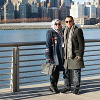 Pemilik First Travel Andika Surachman memakai Louis Vuitton Reykjavik Scarf seharga Rp 10 juta. Foto: Dok. Instagram