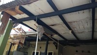 Sehari-hari dia mampu mendapatkan uang Rp 350 ribu. Hasil itu mampu melunasi cicilan mobil.
