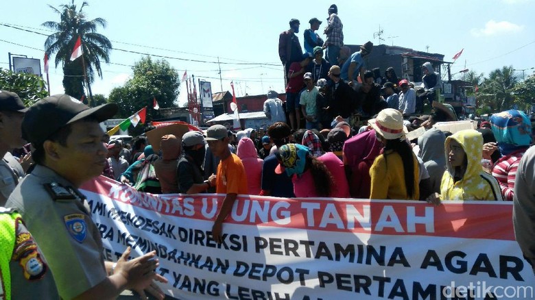 Buntut Tangki Anjlok, Warga Makassar Tuntut Depot LPG Pertamina Pindah Buntut Tangki Anjlok, Warga Makassar Tuntut Depot LPG Pertamina Pindah