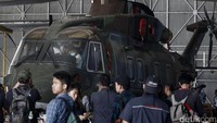 Dalam kasus helikopter AW-101, penyidik POM TNI telah menetapkan lima tersangka. Tiga di antaranya terlebih dulu ditetapkan, yakni Marsma TNI FA, yang bertugas sebagai pejabat pembuat komitmen (PPK) dalam pengadaan barang dan jasa; Letkol WW, sebagai pejabat pemegang kas; dan Pelda S, yang diduga menyalurkan dana-dana terkait dengan pengadaan kepada pihak-pihak tertentu.