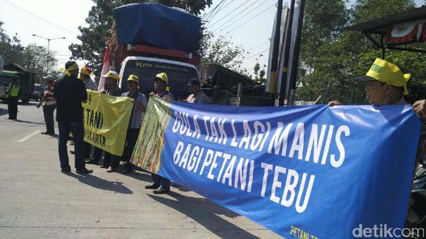 Petani Tebu Rakyat di Yogyakarta demo