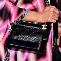 Masih dalam euforia busana ramah lingkungan, barang-barang vintage diperkirakan akan menjadi pilihan banyak orang. Ketimbang membeli baru, kenapa tidak memanfaatkan barang yang sudah ada? (Foto: Getty Images)