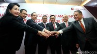 RUPSLB menyetujui pengangkatan Tengku Dato Sri Zafrul Tengku Abdul Aziz sebagai Komisaris CIMB Niaga menggantikan Ahmad Zulqarnain Onn yang mengundurkan diri. Selain itu, RUPSLB juga menyetujui pengangkatan Rahardja Alimhamzah sebagai Direktur CIMB Niaga.