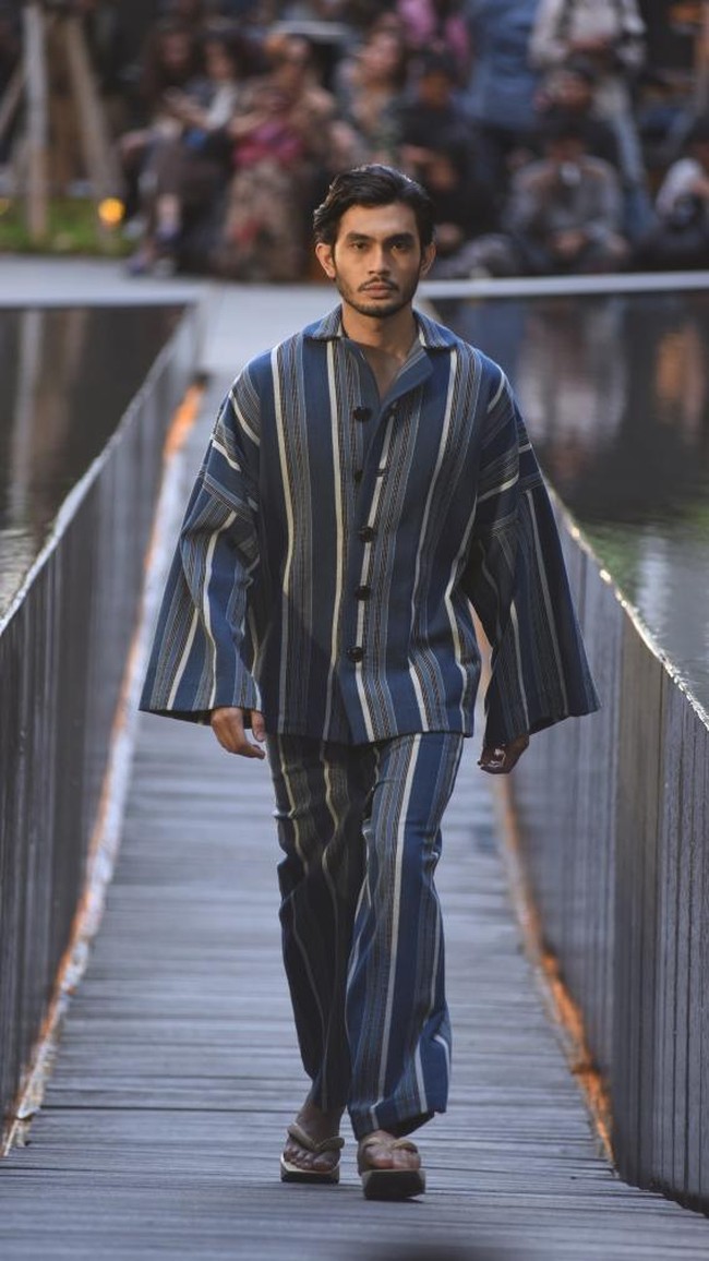 Desainer Edward Hutabarat mengadakan Pameran dan fashion show yang bertajuk Tangan Tangan Renta Lurik Indonesia, yang bertempat di Plataran Ramayana, Hotel kempinski, Jakarta Pusat. [Foto: Image Dynamics]