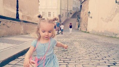 Foto: Gaya Menggemaskan si Kecil Saat Traveling