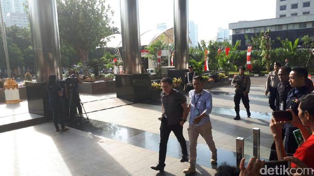 OTT Pejabat Kemenhub, Terduga Pelaku Lain Tiba di KPK
