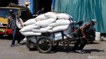 Harga Beras Dipatok, Begini Suasana Pasar Induk Cipinang
