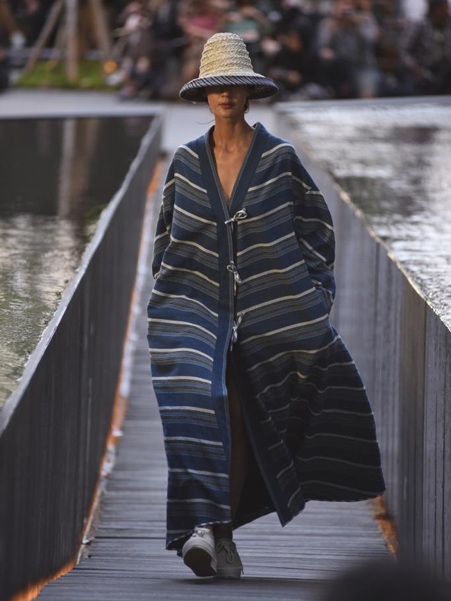 Pernah mememangkan kontes Elite Model Look Indonesia 2003, Paula Verhoeven kini menjadi sosok model Indonesia yang paling disegani. Hampir di setiap peragaan busana desainer Tanah Air, Paula muncul sebagai model andalan mereka. (Foto: Image Dynamics)