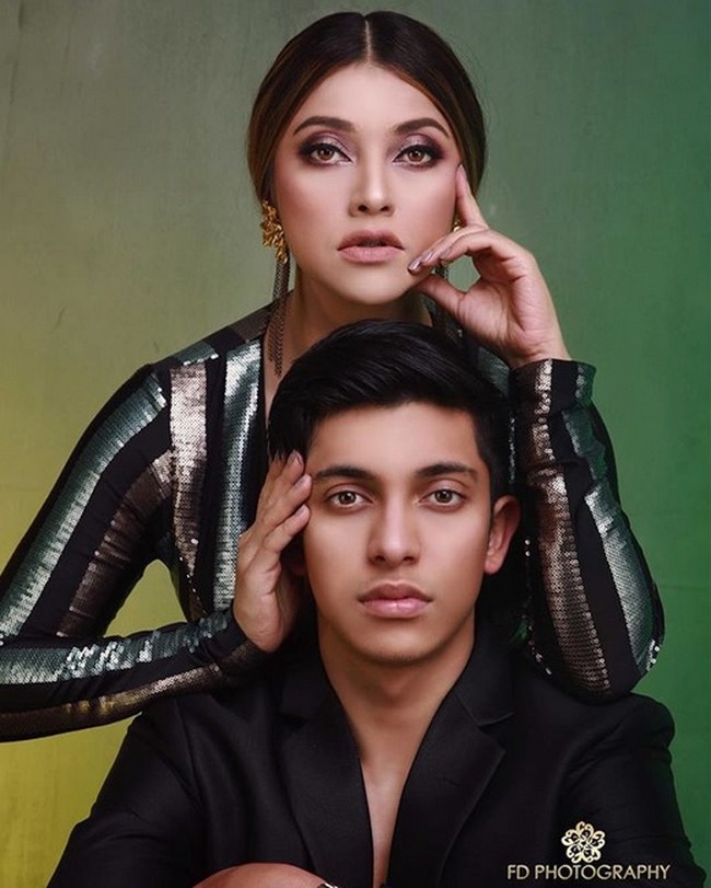 Jarang tampil di televisi karena tinggal di Amerika Serikat, Sarah Azhari cukup eksis di Instagram. Di akunnya terlihat jika kecantikan dan keseksian Sarah belum memudar. Ia tampak awet muda di usia 40 dan tampak seperti adik dan kakak dengan putra semata wayangnya. Foto: Dok. Instagram/fdphotography90