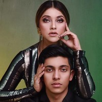 Jarang tampil di televisi karena tinggal di Amerika Serikat, Sarah Azhari cukup eksis di Instagram. Di akunnya terlihat jika kecantikan dan keseksian Sarah belum memudar. Ia tampak awet muda di usia 40 dan tampak seperti adik dan kakak dengan putra semata wayangnya. Foto: Dok. Instagram/fdphotography90