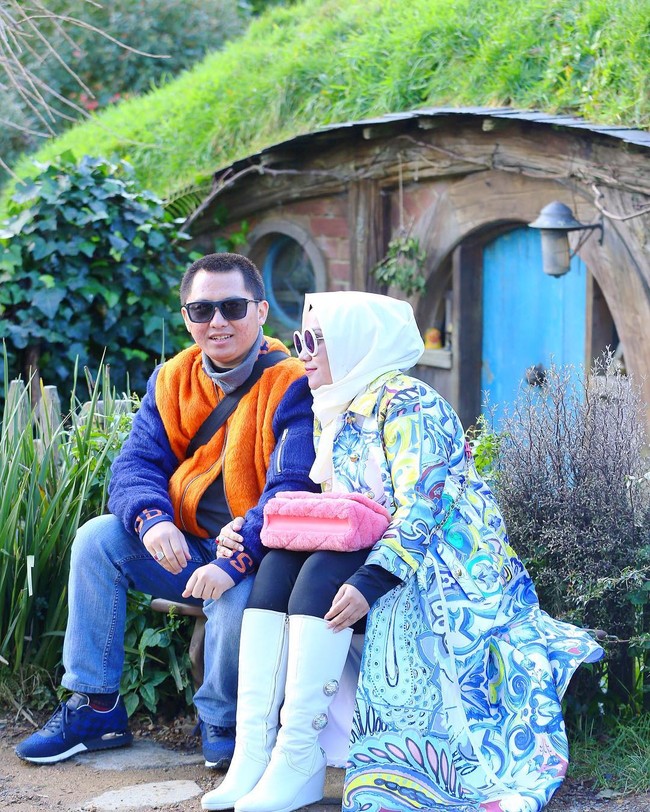 Pemilik First Travel Andika Surachman memakai Louis Vuitton Run Away Sneaker seharga Rp 10 juta. Foto: Dok. Instagram