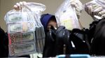 Foto: Ini Duit SGD, USD dan Euro Bukti Kasus Suap Dirjen Hubla