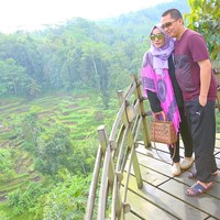 Pemilik First Travel Andika Surachman memakai sandal Hermes navy seharga Rp 10 juta. Foto: Dok. Instagram